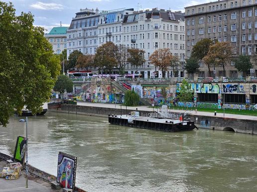 Graffitis am Donaukanal