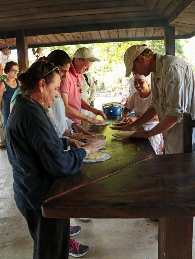 wir durften auch selbst Hand anlegen und Tortillas kneten