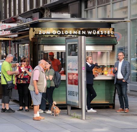 einer der unzähligen Würstlstände in Wien